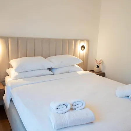 Amoris - Luxury Penthouse With Private Rooftop & Jacuzzi 아파트 *