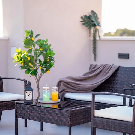 Amoris - Luxury Penthouse With Private Rooftop & Jacuzzi 아파트 *