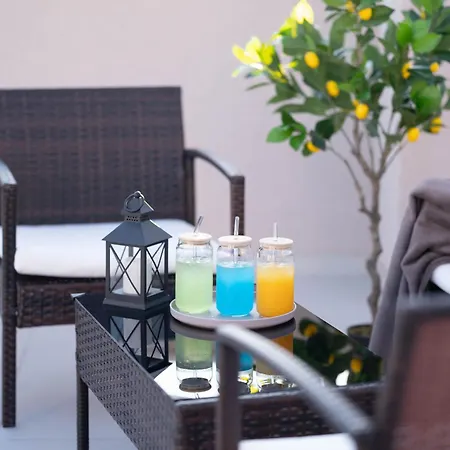 Amoris - Luxury Penthouse With Private Rooftop & Jacuzzi