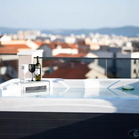 Amoris - Luxury Penthouse With Private Rooftop & Jacuzzi 자다르