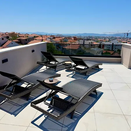 아파트 Amoris - Luxury Penthouse With Private Rooftop & Jacuzzi *